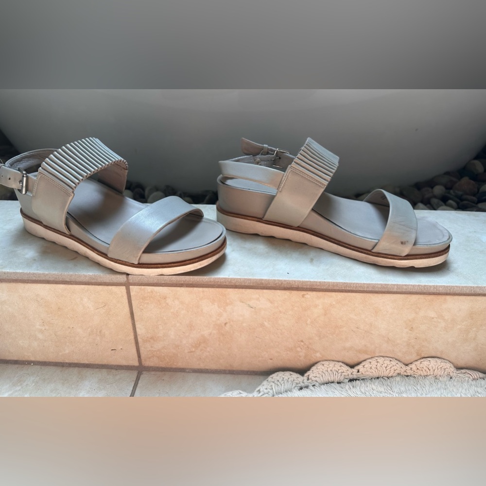 Tahari TT-Giada Wedge Sandal